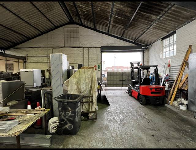 900M² WAREHOUSE FOR SALE IN PAROW EAST